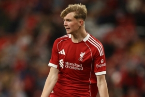 記者：利物浦新援威爾-賴特在青年歐冠膝蓋扭傷，被擔架抬離球場