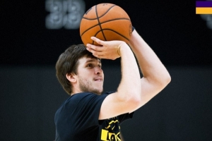 期待新賽季！湖人官方曬里夫斯訓(xùn)練照：休賽期的磨練