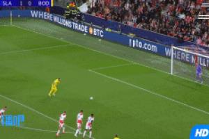 錯(cuò)失扳平良機(jī)！博德閃耀獲得點(diǎn)球但被撲出，仍0-1布拉格斯拉維亞