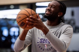 新援中鋒到位！太陽(yáng)官方曬馬克-威廉姆斯訓(xùn)練照