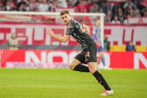 受傷被換下！斯坦尼西奇：一切都很好，我能夠繼續(xù)出場(chǎng)比賽