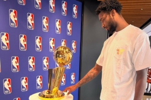 你對下賽季NBA最大膽的預(yù)測是什么？伊森母親：吾兒染指冠軍獎杯