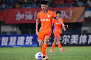 魯媒：王昊斌首次出席發(fā)布會 青島青春足球場的場地條件并不理想