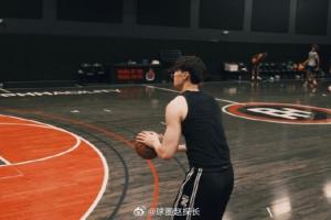 媒體人：我聽說曾凡博會代表籃網(wǎng)出戰(zhàn)NBA中國賽 預(yù)測雙向合同有戲