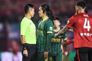 全場(chǎng)焦點(diǎn)??馬寧單場(chǎng)出示2紅8黃，李提香貼臉怒噴前者被罰下