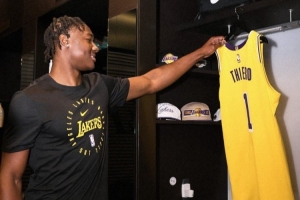 湖人阿杜談穿1號(hào)球衣：我第一個(gè)最喜歡的球星是德里克-羅斯