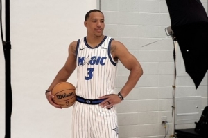 魔術(shù)新賽季氛圍火爆！貝恩在奧蘭多高速拋錨 反獲球迷熱情歡呼