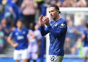 不滿！格拉利什：對(duì)方在拖延比賽時(shí)間，補(bǔ)時(shí)這么短更是英超少見