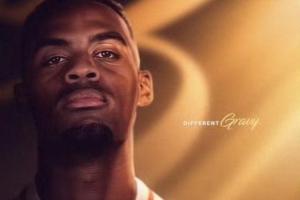 赫拉芬貝赫神仙球！詹?。赫?qǐng)叫他范巴斯滕貝赫，30分鐘傳射建功！