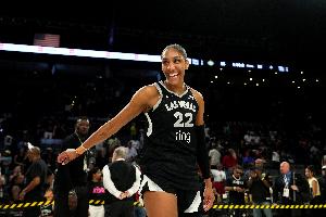 統(tǒng)治力！阿賈-威爾遜本賽季同時(shí)攬下MVP和DPOY兩項(xiàng)大獎(jiǎng)