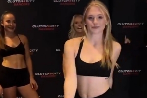 舞姿曼妙！火箭啦啦隊(duì)官媒曬出隊(duì)員們充滿活力的舞步