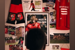 同隊(duì)青訓(xùn)！卡馬文加轉(zhuǎn)發(fā)雷恩海報(bào)祝賀登貝萊獲金球獎(jiǎng)