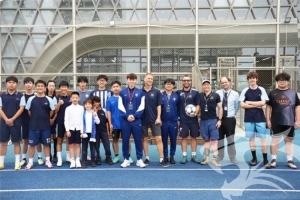 三鎮(zhèn)進(jìn)校園｜走進(jìn)愛莎學(xué)校 播種綠茵夢(mèng)想