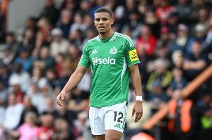 佳夫：英超的長(zhǎng)傳球真多，我更熟悉四后衛(wèi)但是三后衛(wèi)也沒(méi)問(wèn)題