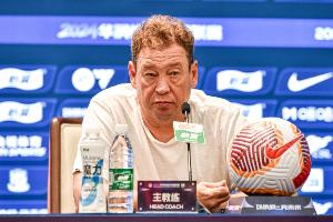 斯盧茨基：要盡全力打好最后5輪 自我心態(tài)調(diào)整是職業(yè)球員必備素養(yǎng)