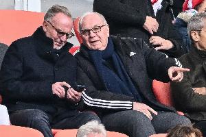 魯梅尼格：俱樂部哲學(xué)無價(jià)，拜仁永遠(yuǎn)不會(huì)像切爾西那樣45人在冊(cè)