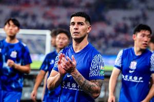 記者：申花8月開始鋒線只由路易斯打入一粒點球，無運動戰(zhàn)進球