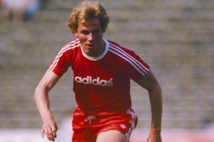 拜仁祝福魯梅尼格：俱樂(lè)部傳奇，70歲生日快樂(lè)！