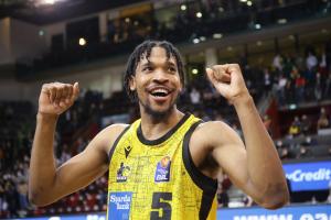 媒體人：賈斯汀-西蒙有望簽約山西 曾在多聯(lián)賽當選最佳防守球員