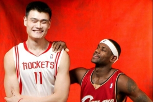 詹姆斯+姚明能拿冠軍嗎？楊毅：當(dāng)然能 當(dāng)年大姚不虛冠軍湖人內(nèi)線