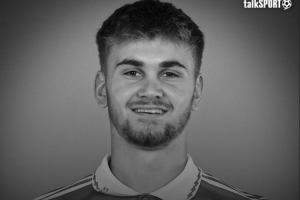 郵報：前阿森納青訓(xùn)小將救球時頭撞墻離世，球迷請愿禁止球場設(shè)墻