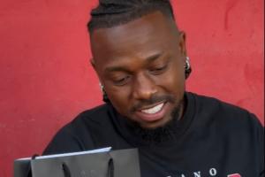 臉胖了一圈??32歲國(guó)足歸化費(fèi)南多曬視頻，拿下iPhone17 promax