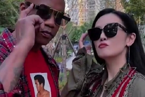 馬布里與妻子走秀：歡迎收看“中老年”秋裝T臺秀 為喜歡模特投票