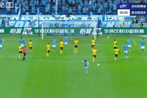 有點逆天！張衛(wèi)凌空打門踢呲直接送對手反擊，戴維森單刀挑射破門