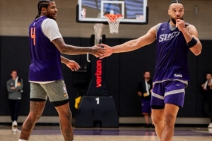 新賽季能走多遠？太陽曬訓(xùn)練照：杰倫-格林狄龍擊掌 馬盧阿奇扣籃