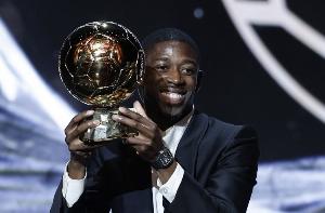 登貝萊：在主場展示分享金球獎很重要，我康復(fù)順利很快能回到賽場