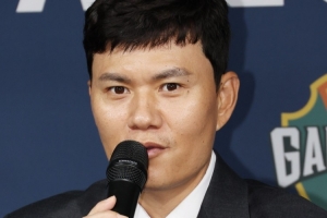 江原FC主帥：因賽程沖突未帶來最佳陣容 客戰(zhàn)蓉城我們?yōu)槿俣鴣? >
                                        </div>
                                    </div>
                                    <div   id=