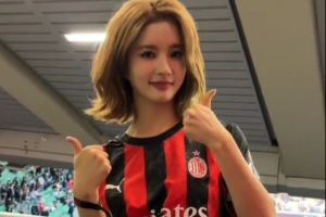 跨界聯(lián)動(dòng)，歌手劉些寧現(xiàn)身圣西羅觀戰(zhàn)米蘭2-1那不勒斯比賽