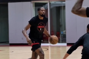 中投機(jī)器！火箭官推曬杜蘭特投籃訓(xùn)練片段：輕松取分