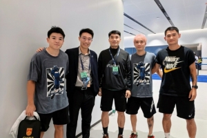 徐彬曬與鄭智、張修維、廖力生合影：永遠(yuǎn)是最好的廣州隊(duì)