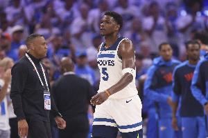 芬奇：華子現(xiàn)在更注重看錄像和塑形 相信他具備競爭MVP的潛力