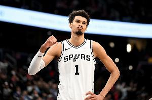 是否會在球場上用中國功夫？文班亞馬：可能會用那么一次