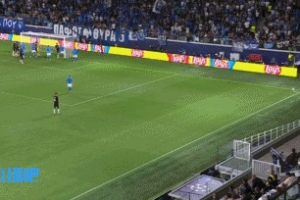 可惜了，凱恩倒勾射門中柱