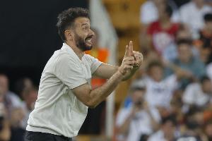 阿斯：瓦倫西亞負(fù)于奧維耶多賽后，主帥科貝蘭點(diǎn)名批評(píng)了多位球員