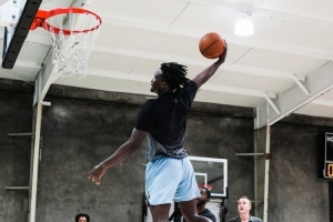 首場(chǎng)NBA季前賽全力出擊 籃球激戰(zhàn)一觸即發(fā)！