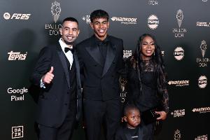 每體：亞馬爾的母親將作為主嘉賓出席球迷圣誕派對(duì)晚宴