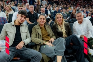 加油助威！海納、帕夫洛維奇現(xiàn)場觀看拜仁男籃比賽