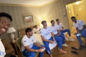 球隊氛圍歡樂！維尼修斯社媒曬隊友游戲局：我的團隊??