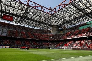 米蘭市官員：建新球場(chǎng)不拆圣西羅？?jī)勺?萬(wàn)人球場(chǎng)緊挨著有什么用