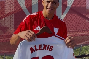 桑切斯：很幸運(yùn)曾在最好的巴薩踢球 我們不應(yīng)給亞馬爾太大壓力