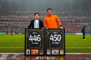 里程碑，36歲王大雷領(lǐng)取兩件中國頂級聯(lián)賽出場數(shù)紀(jì)念球衣