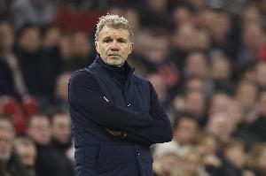 兩名記者在都靈賽后新聞發(fā)布會(huì)上激烈爭(zhēng)吵，巴羅尼教練憤然離場(chǎng)