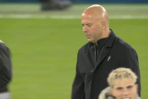 斯洛特?fù)Q人遭詬?。簱Q上遠(yuǎn)藤航是最糟糕換人，薩拉赫應(yīng)該被換下