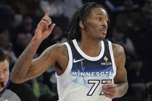 打得沉穩(wěn)了！海蘭德8中5轟全場最高18分外加3板3助1斷