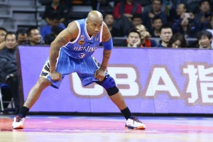 楊毅：馬布里當(dāng)時(shí)編歌稱閔鹿蕾是訓(xùn)練機(jī)器 老馬以身作則努力訓(xùn)練