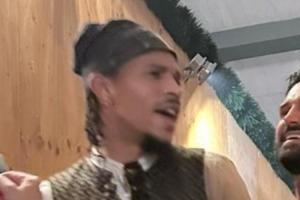 圖片報(bào)：薩內(nèi)參加啤酒節(jié)被一名球迷狂罵，前者受不了兩人互毆